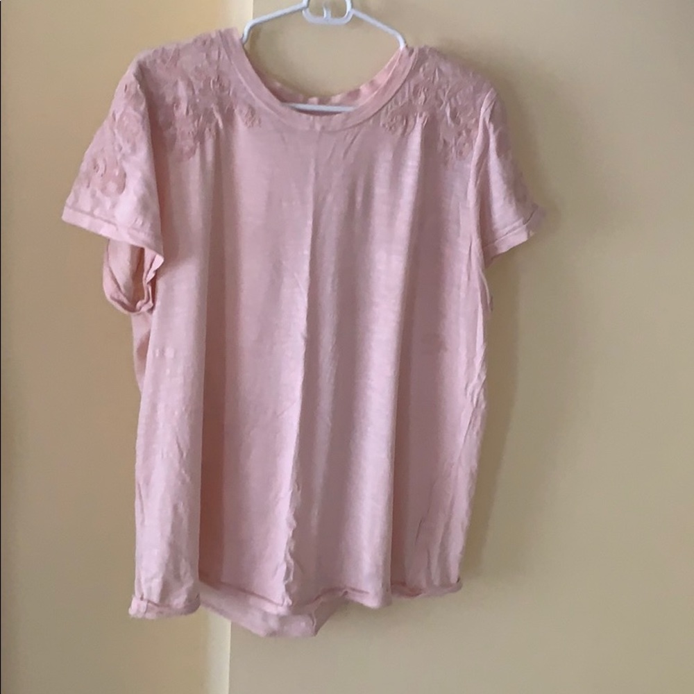 Light weight comfortable Lucky Brand T-shirt (:
